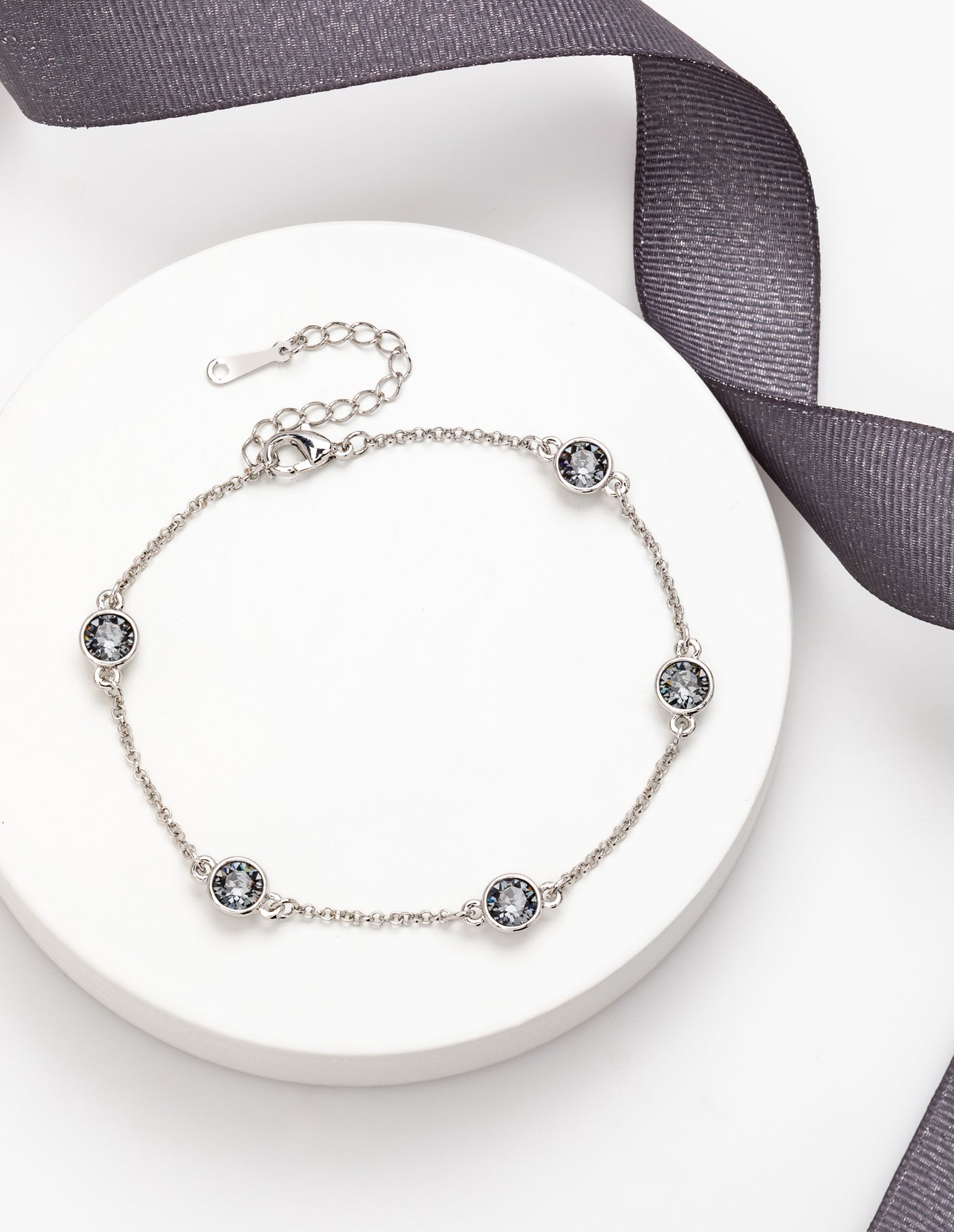 Dainty Crystal Station Chain Bracelet - Ruumur