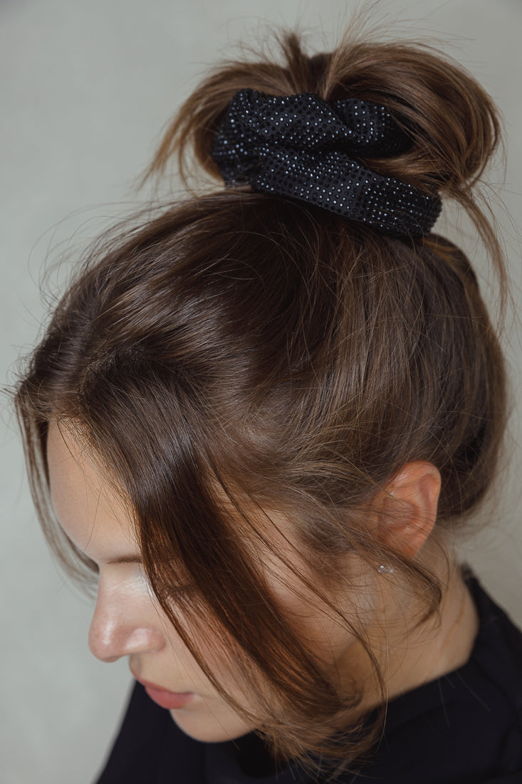 title:CRYSTAL SCRUNCHIE;color:black