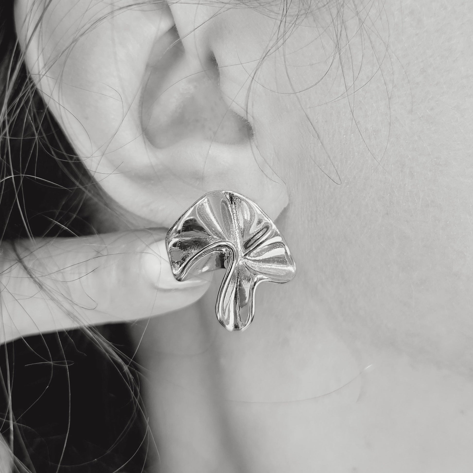 title:Modern Flower Stud Earrings;color:Silver