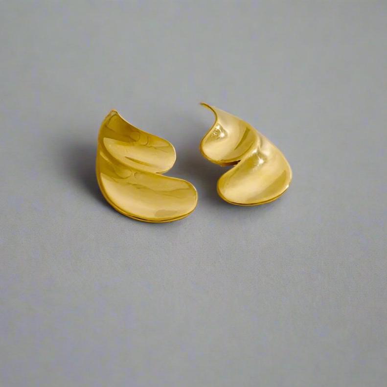 title:18K Gold Plate Vintage Flowing Gold Leaf Earrings;color:Gold