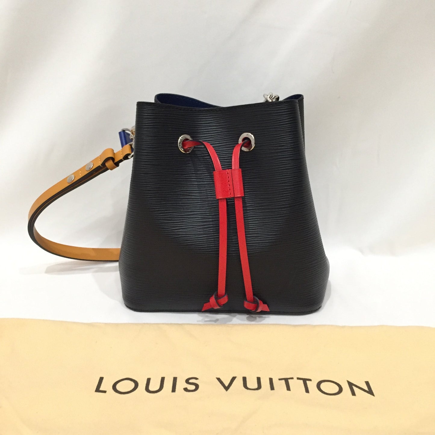 Pre-Owned Louis Vuitton Black Epi Leather Noe BB Shoulder Bag Sku# 80964