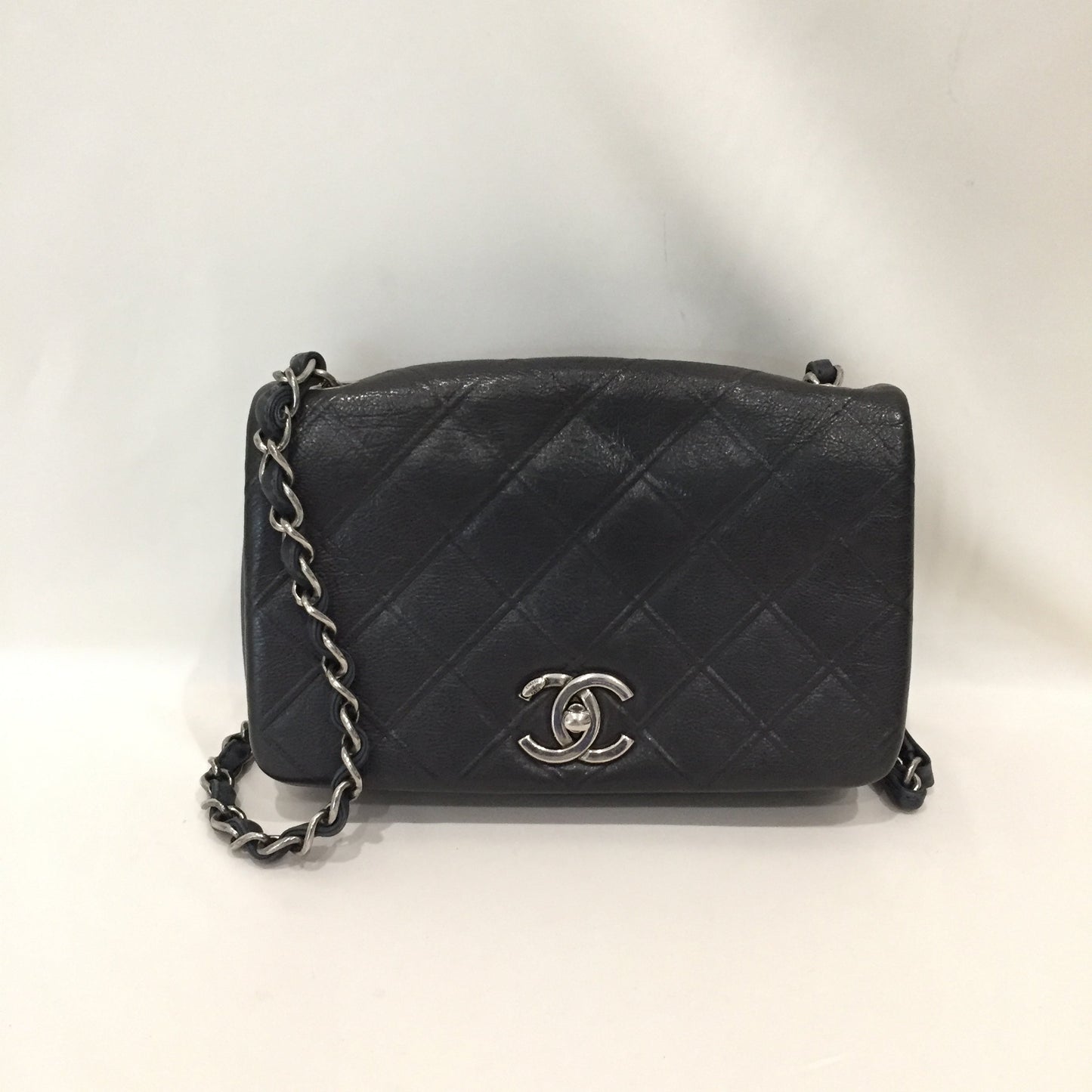 Pre-Owned Chanel Grey Leather Flap Shoulder Bag Sku# 80826