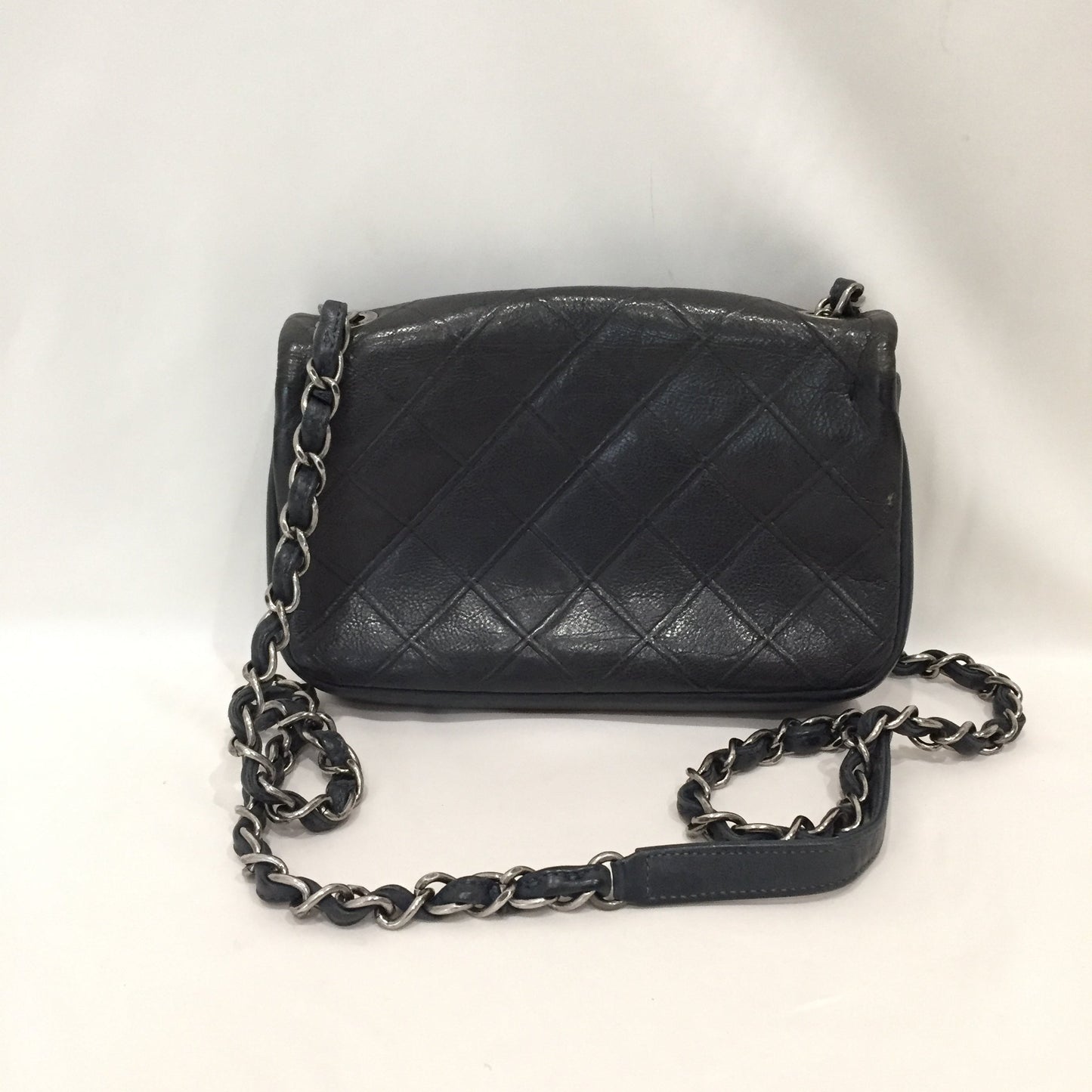 Pre-Owned Chanel Grey Leather Flap Shoulder Bag Sku# 80826