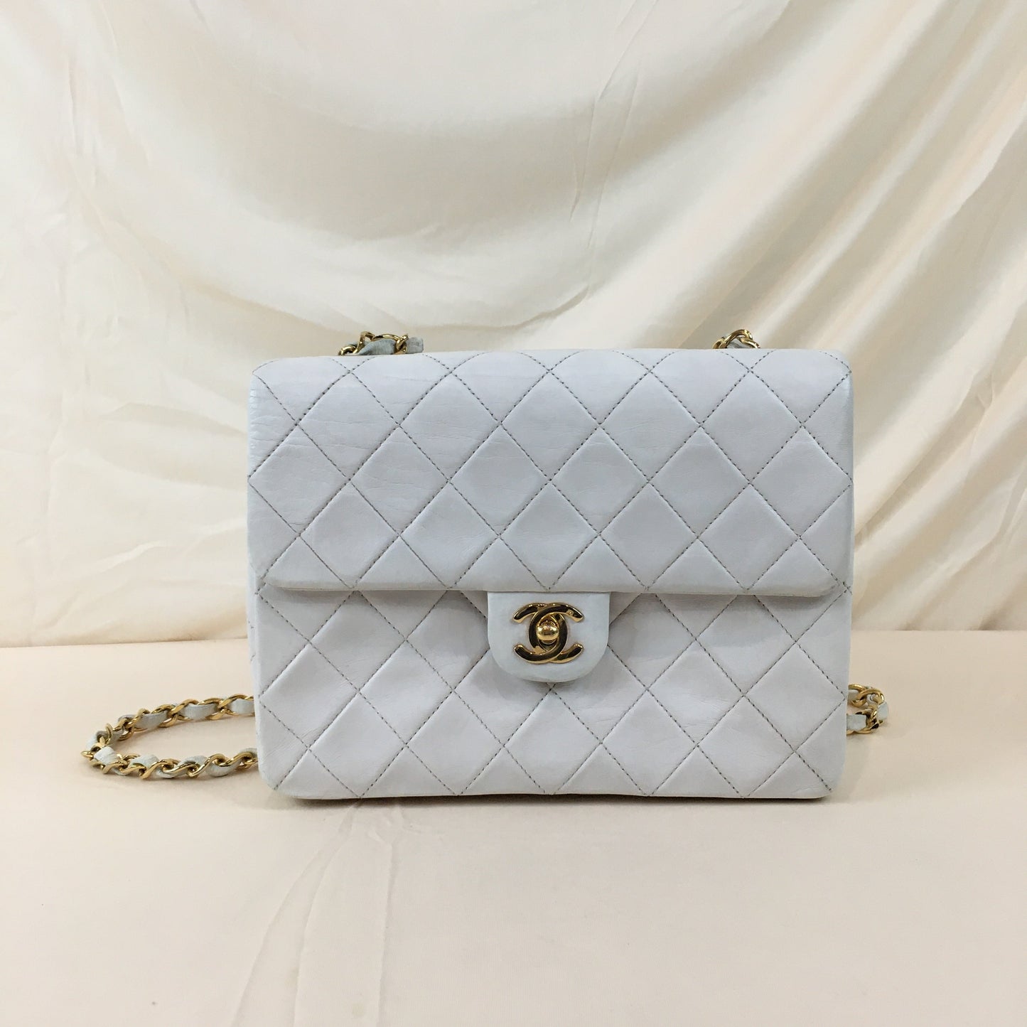 Pre-Owned Chanel White Vintage Classic Square Flap Shoulder Bag Sku# 69636