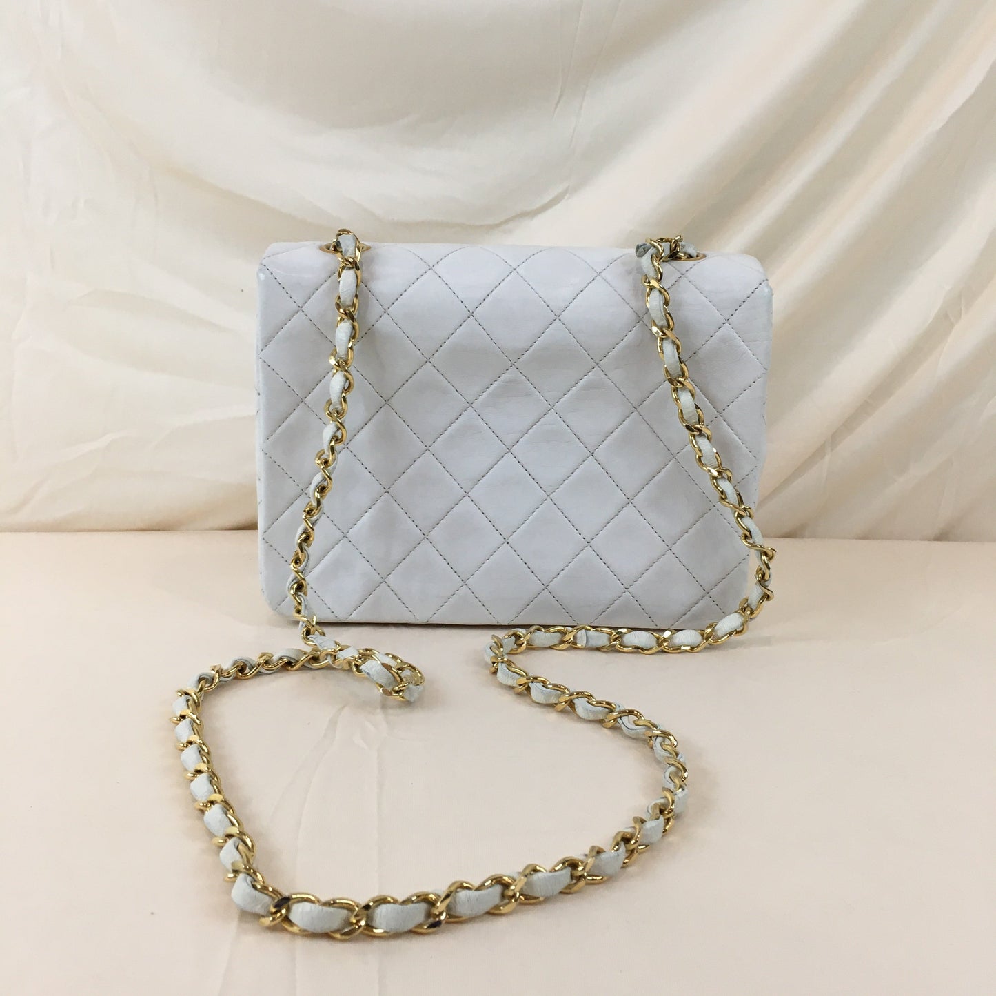 Pre-Owned Chanel White Vintage Classic Square Flap Shoulder Bag Sku# 69636