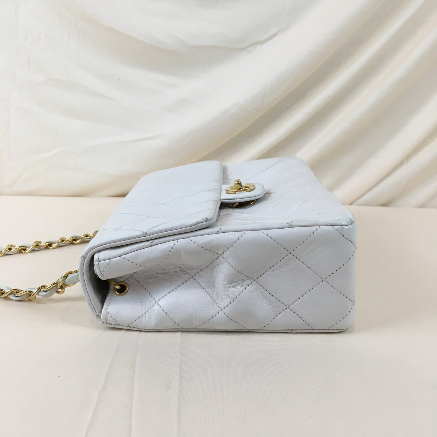 Pre-Owned Chanel White Vintage Classic Square Flap Shoulder Bag Sku# 69636