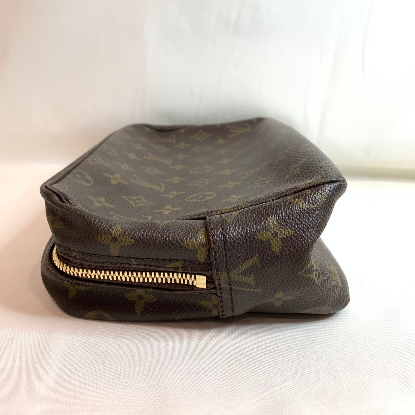 Pre-Owned Louis Vuitton Monogram Coated Canvas Turth Toilette Pochette 28 Clutch Sku# 81180