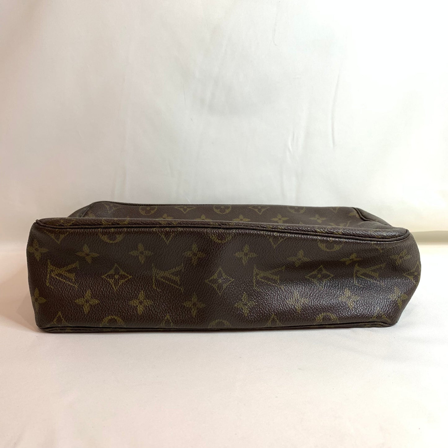 Pre-Owned Louis Vuitton Monogram Coated Canvas Turth Toilette Pochette 28 Clutch Sku# 81180