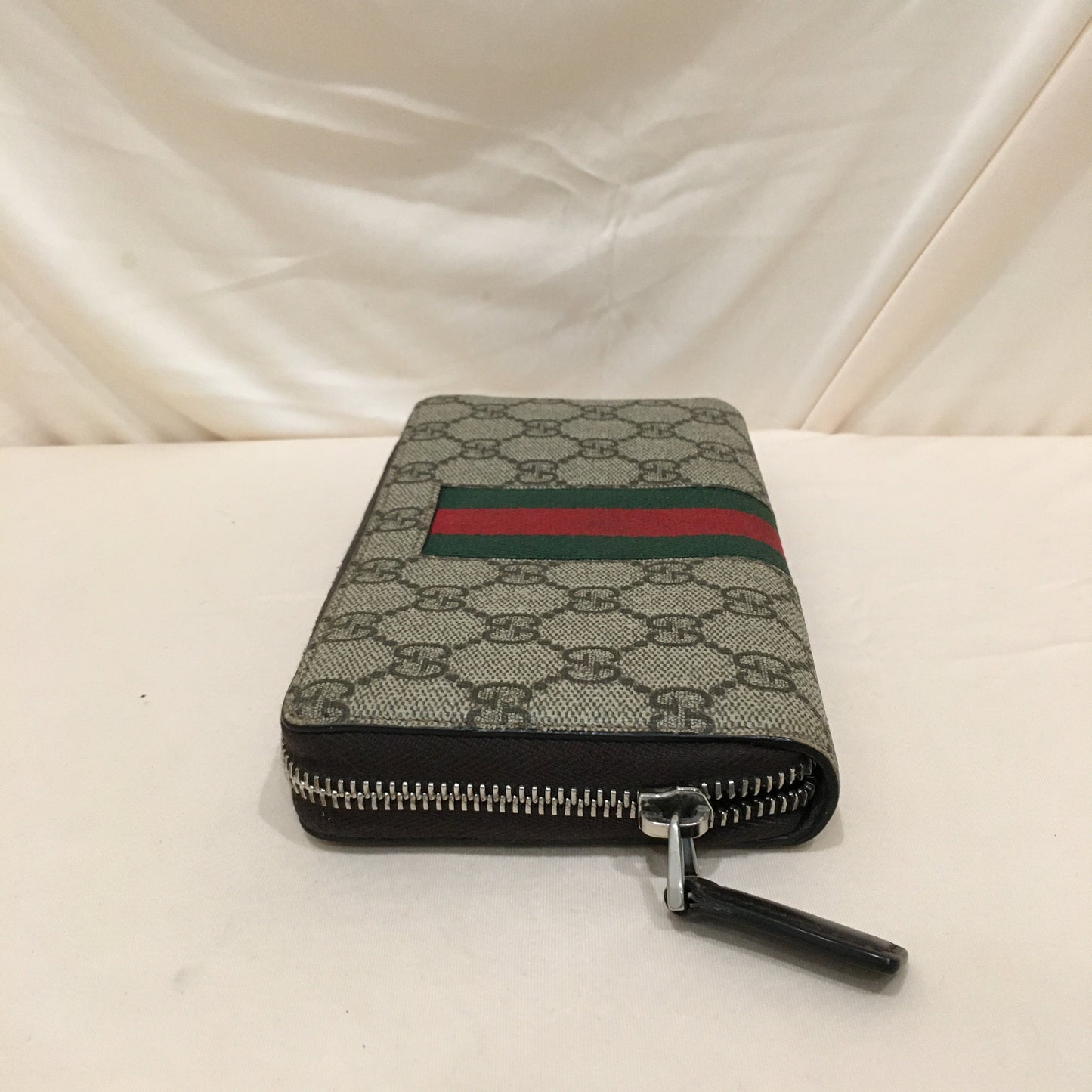 Pre-Owned Gucci GG Supreme Sherry Zip Around Long Wallet Sku# 74560