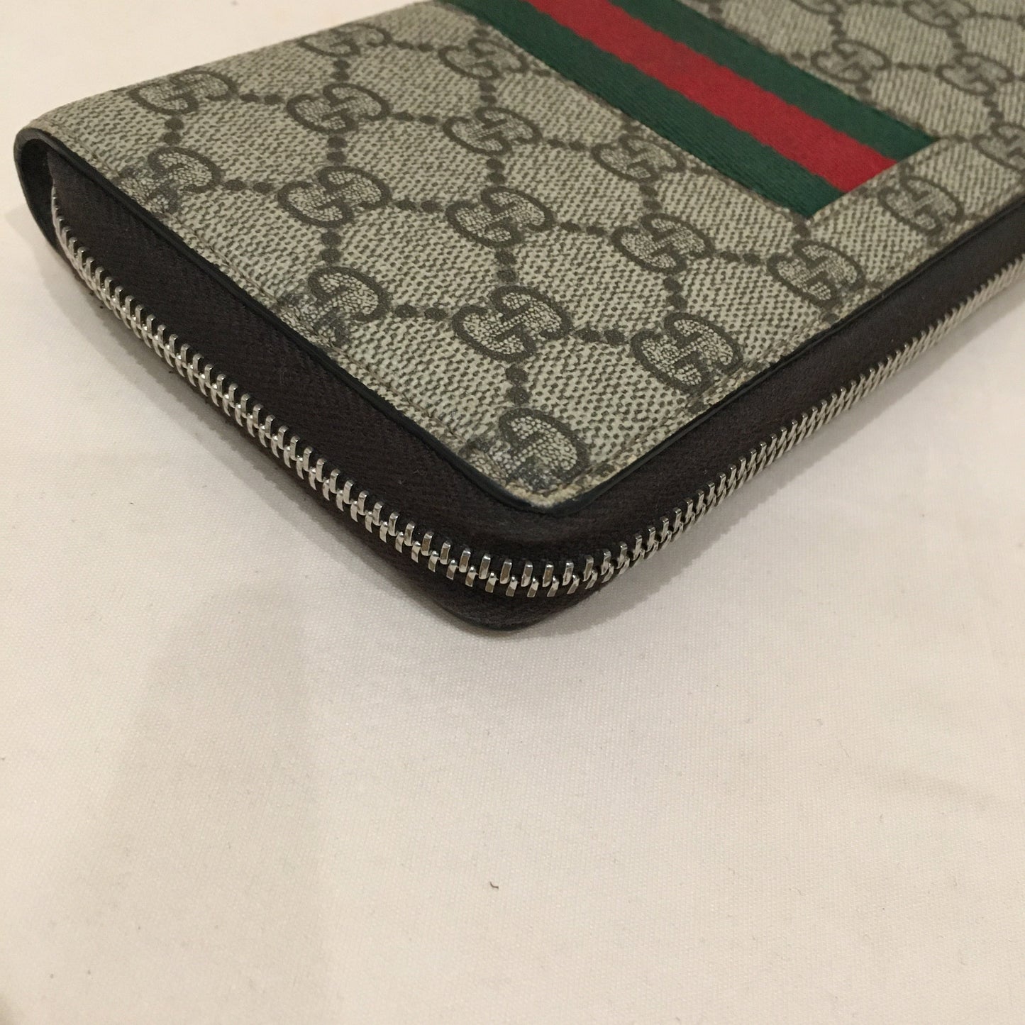 Pre-Owned Gucci GG Supreme Sherry Zip Around Long Wallet Sku# 74560