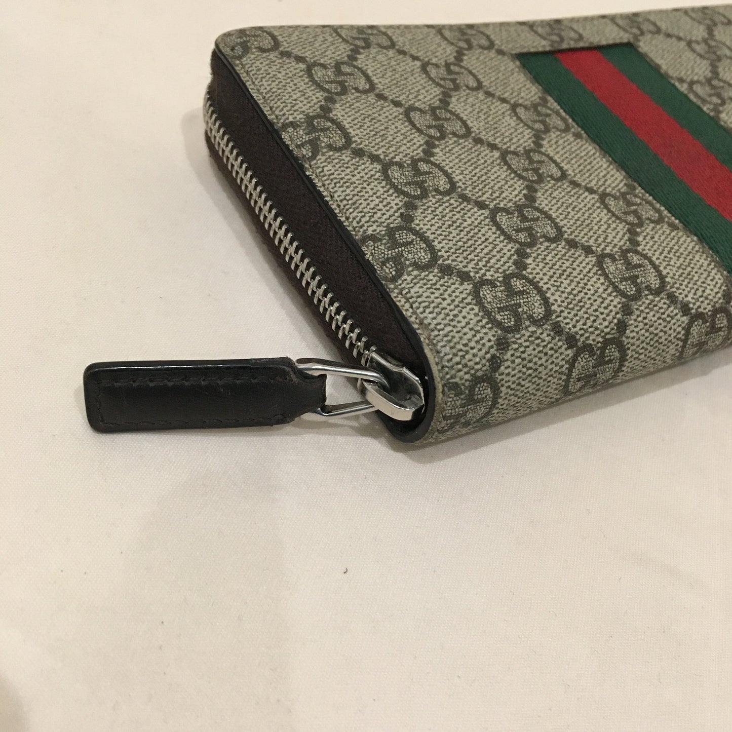 Pre-Owned Gucci GG Supreme Sherry Zip Around Long Wallet Sku# 74560