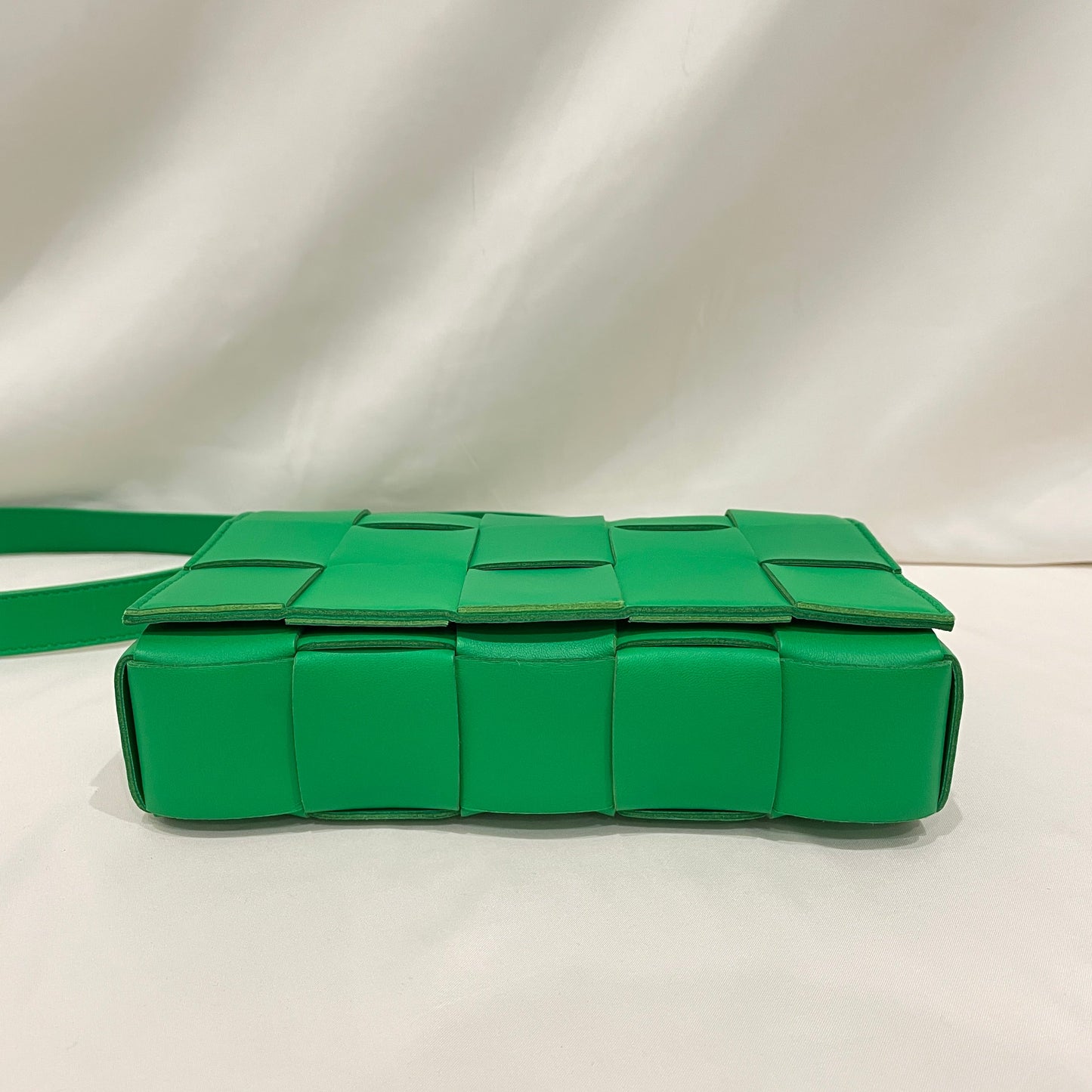 Pre-Owned Bottega Veneta Green Leather Cassette Shoulder Bag Sku#80723