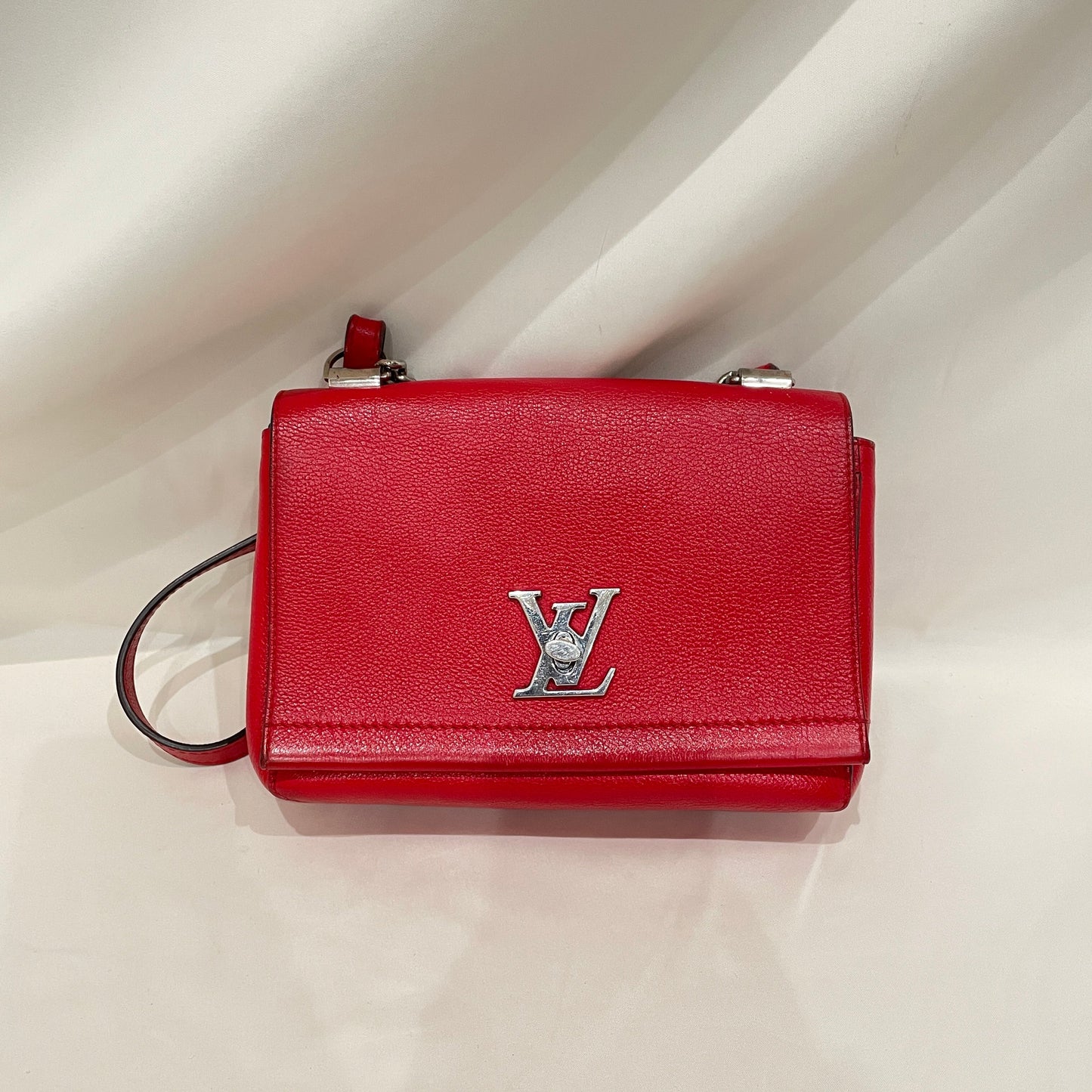 Pre-Owned Louis Vuitton Red Taurillon Leather Lockme BB Sku# 81015