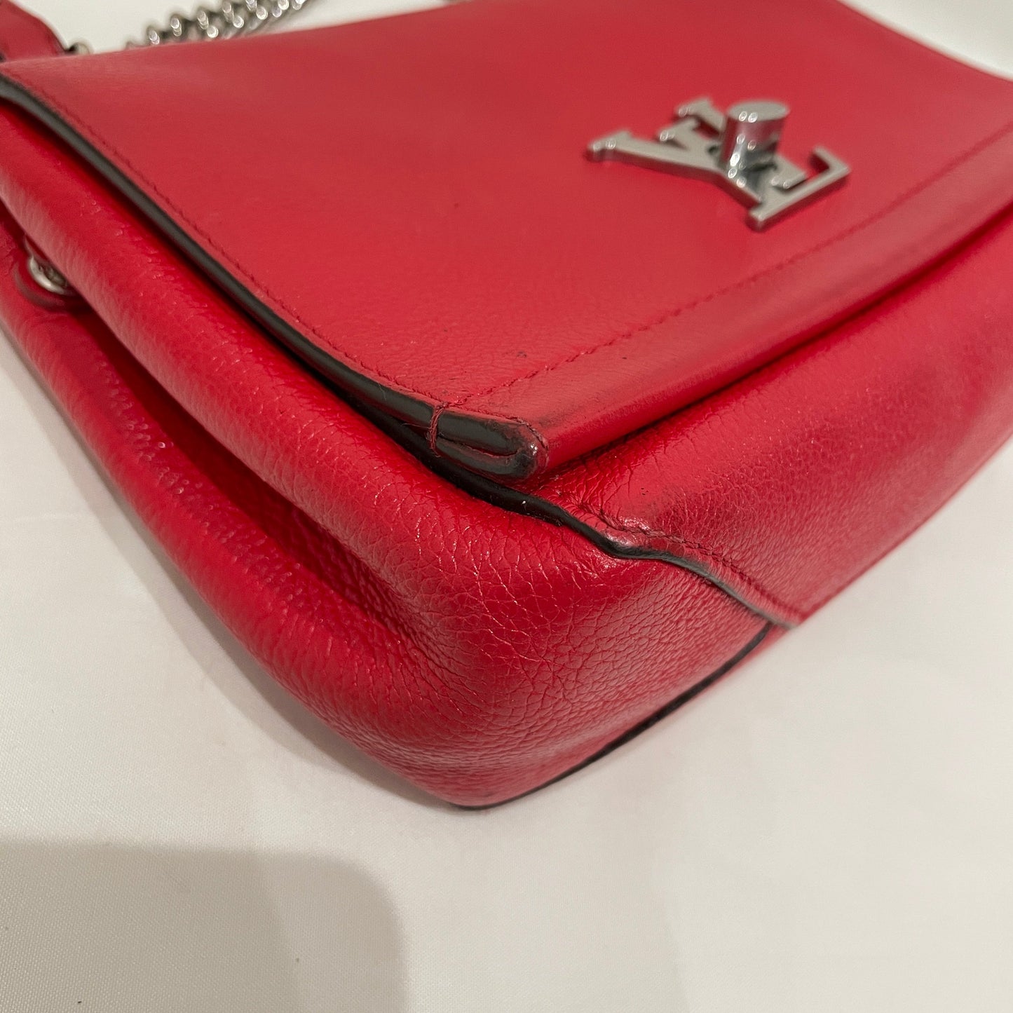 Pre-Owned Louis Vuitton Red Taurillon Leather Lockme BB Sku# 81015