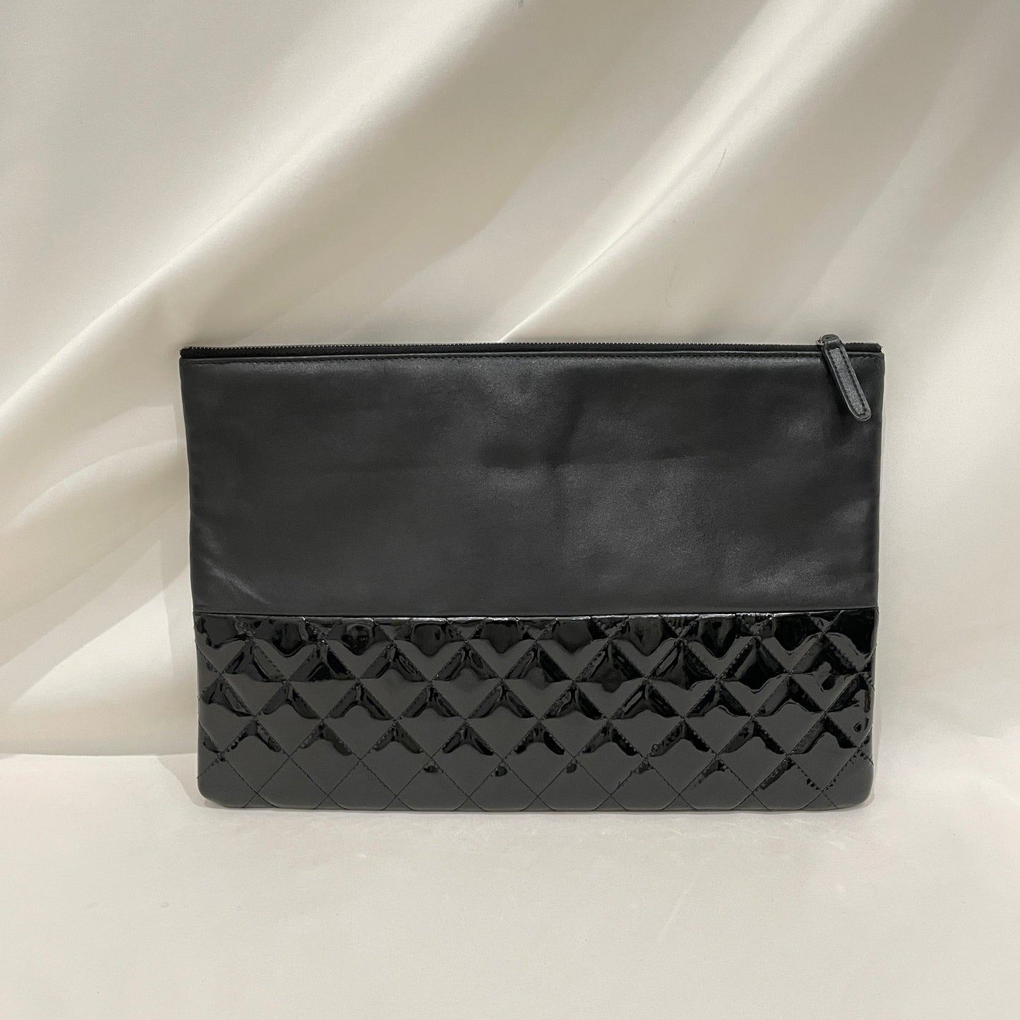 Pre-Owned Chanel Black Lambskin Patent Clutch Bag Sku# 81000