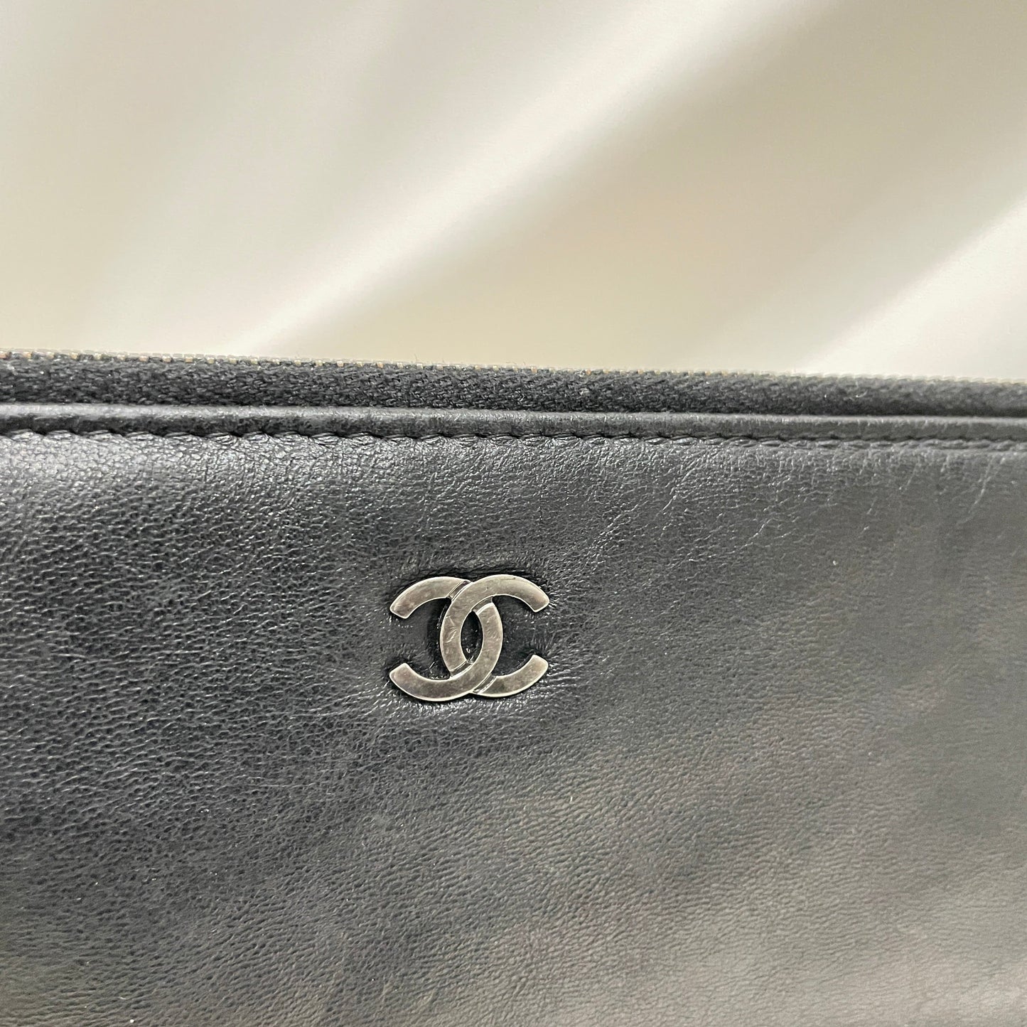 Pre-Owned Chanel Black Lambskin Patent Clutch Bag Sku# 81000