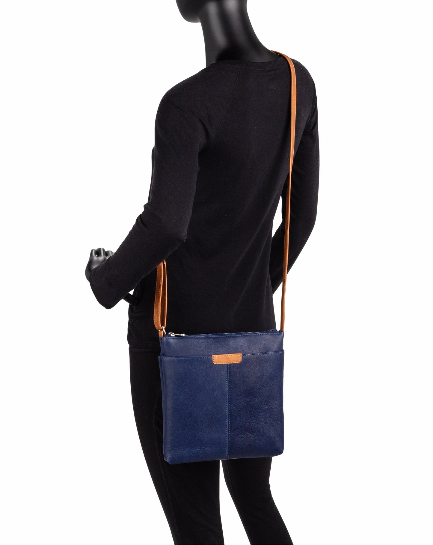 title:Le Donne Leather Cora Slip Pocket Crossbody;color:NAVY/TAN