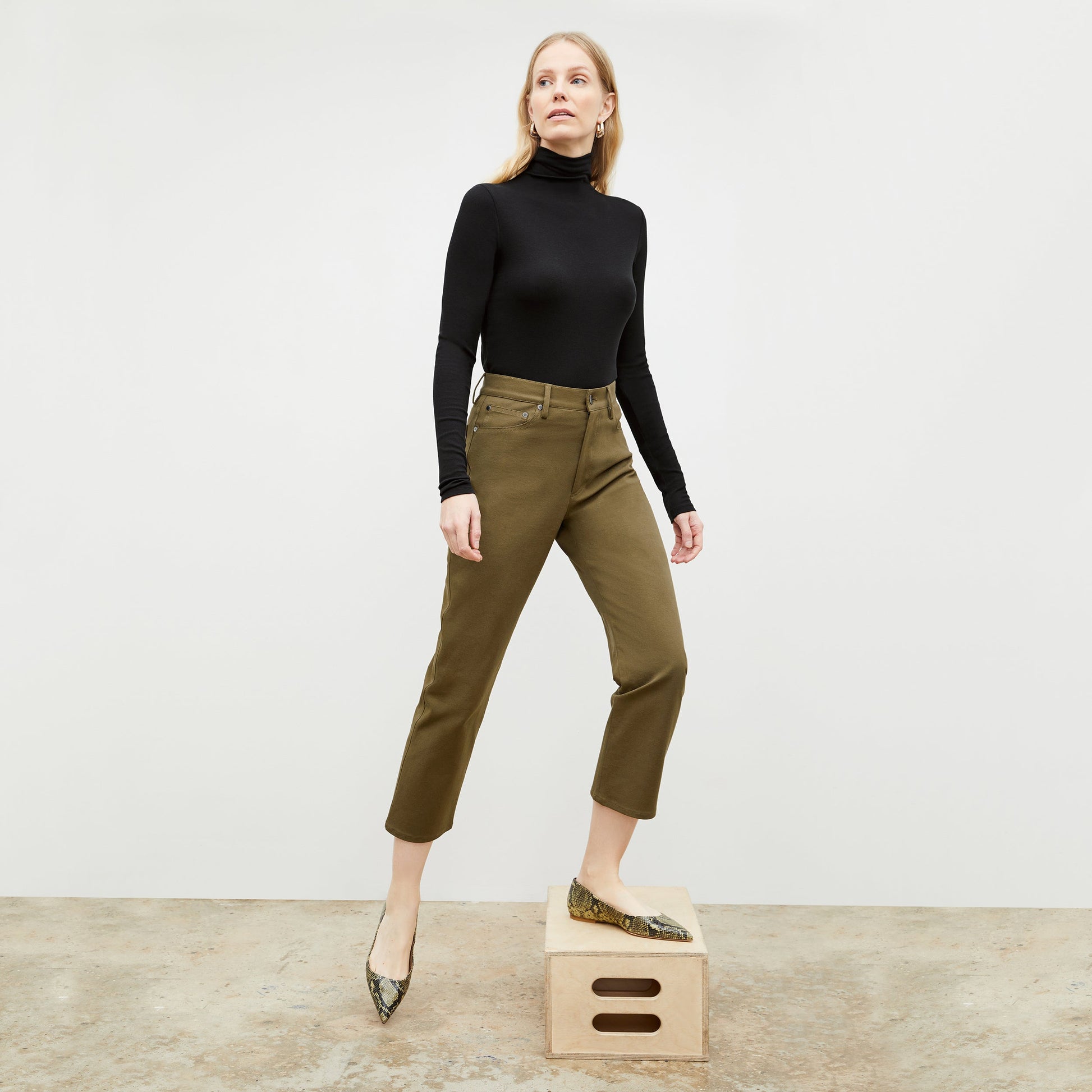 Front image of a woman in the daria pant in oregano | Exclude