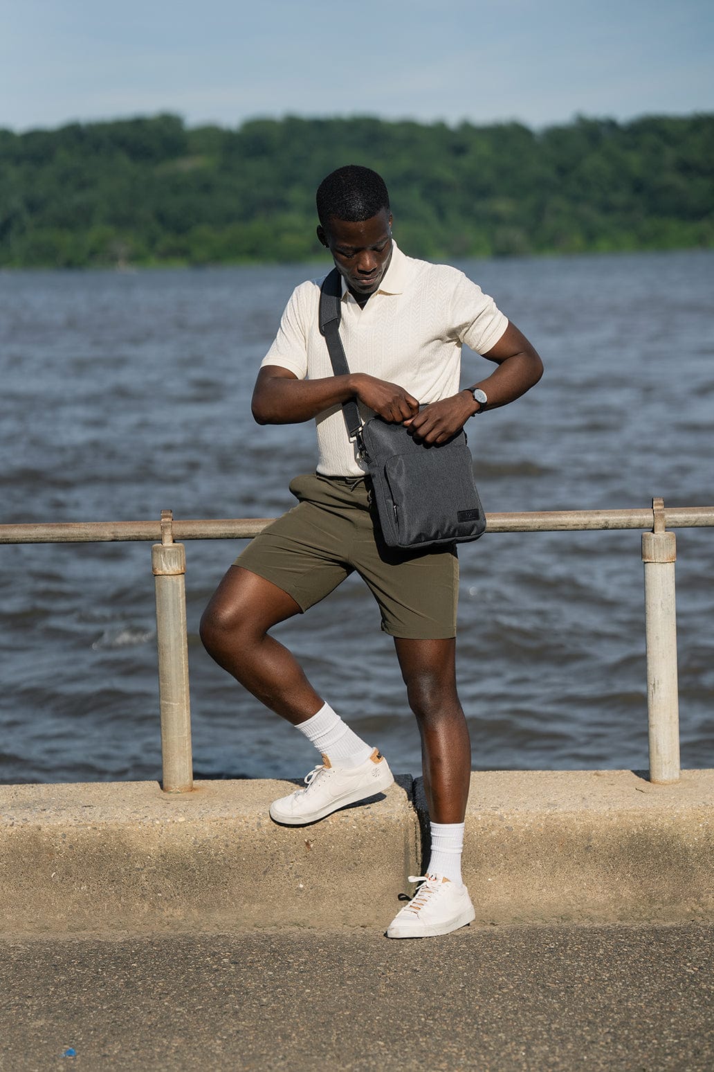 The Messenger | 12-In Twill Messenger Bag with Tablet Sleeve