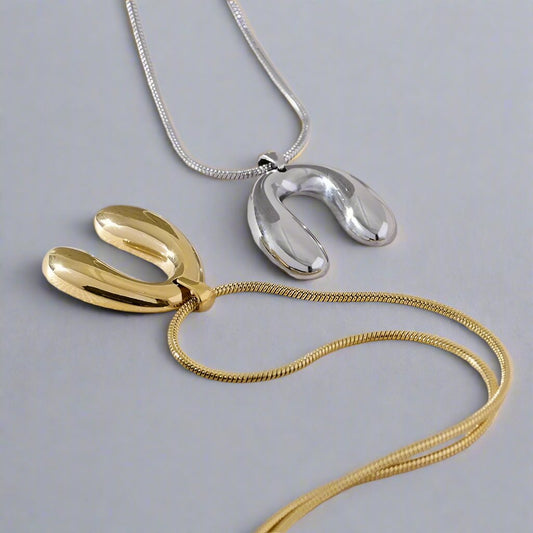 title:Modern Wishbone Pendant Necklace;color:Gold