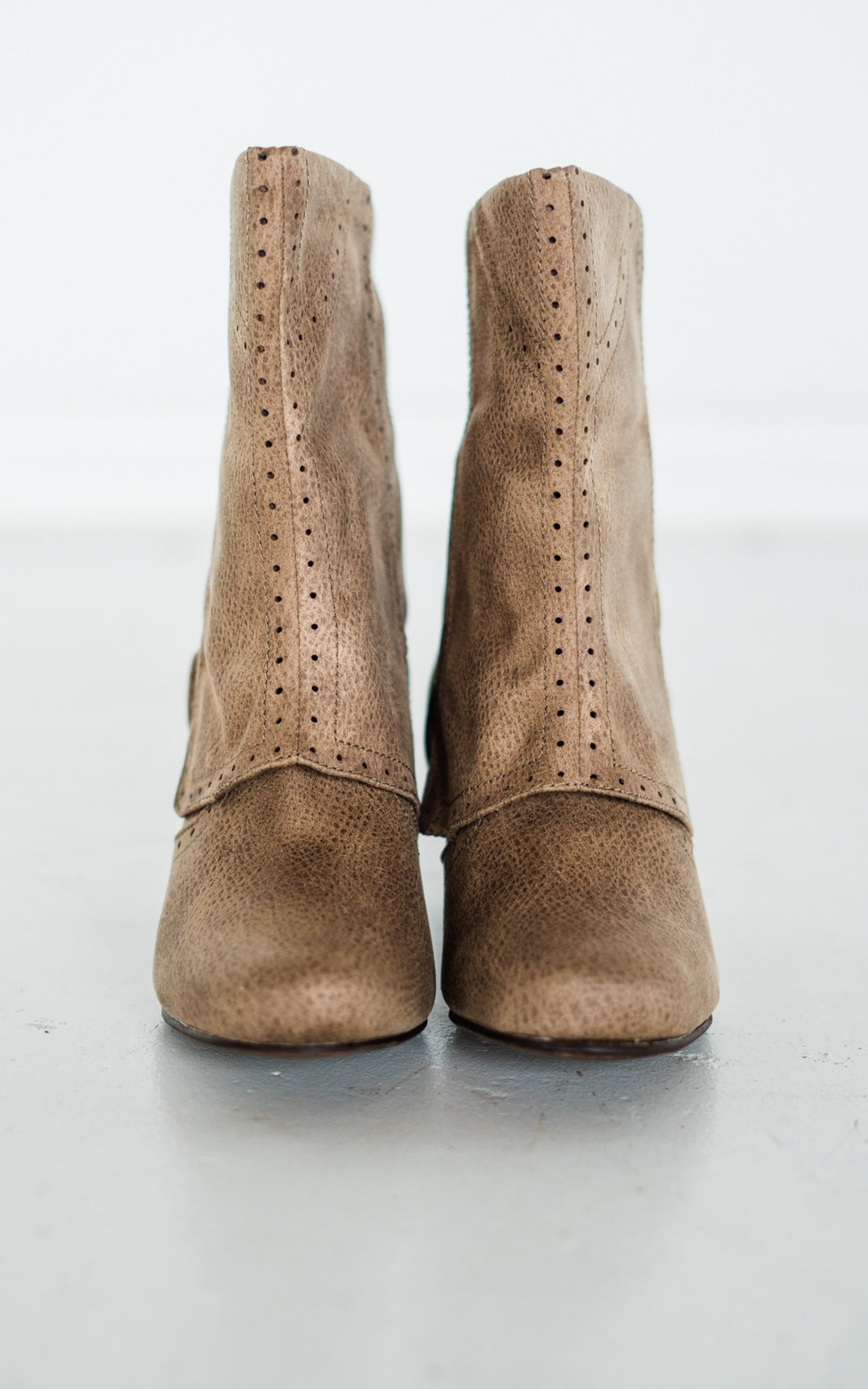 Cowgirl Star Booties in Taupe - Rural Haze