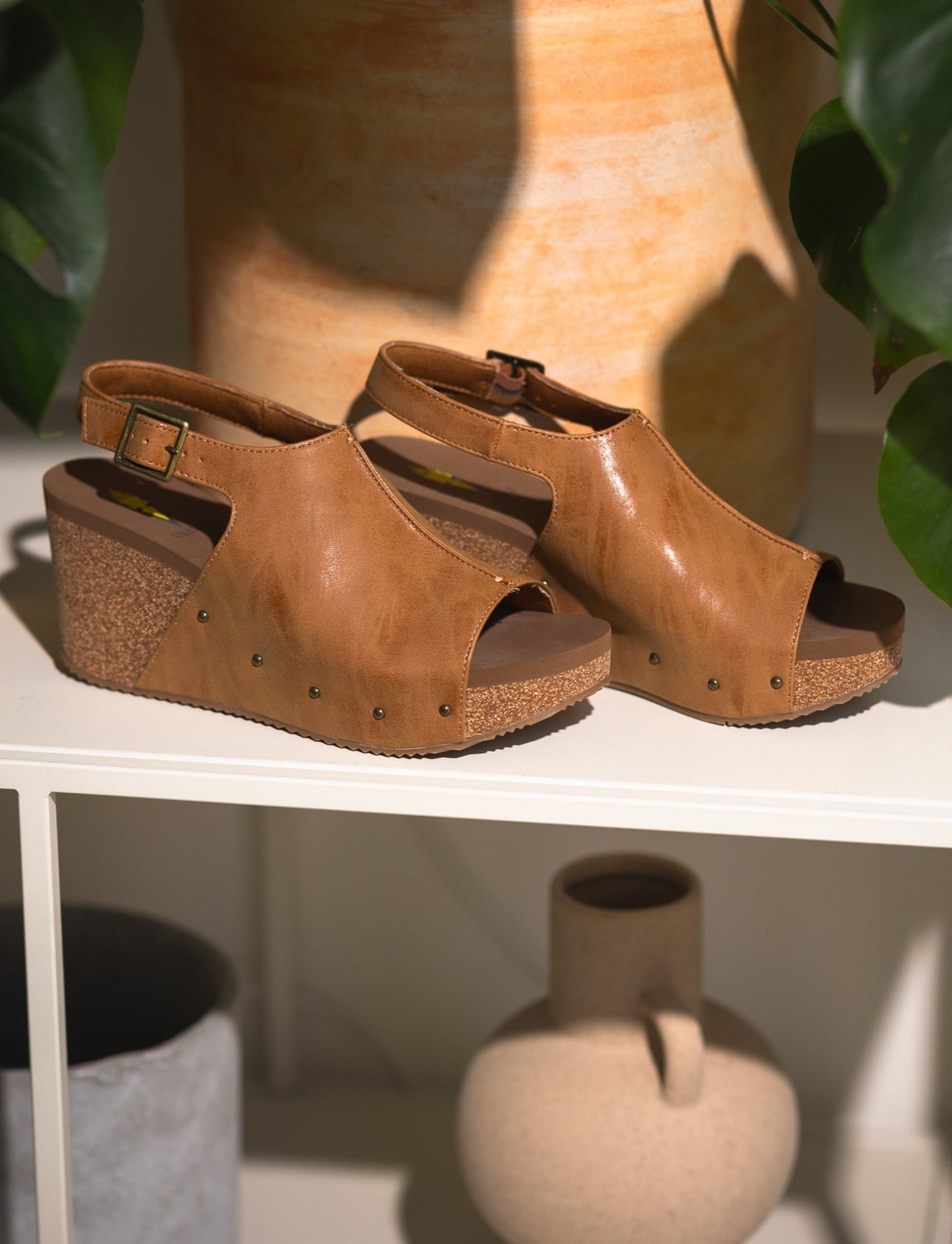 Division Wedge in Tan